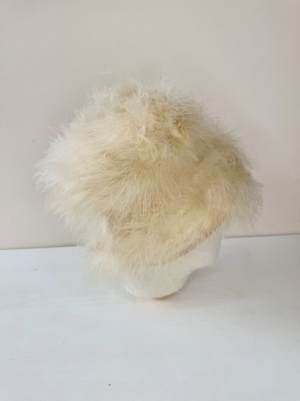 Vintage Beige Ostrich Feather Velvet Bow Wool Felt Cloche Hat - Picture 4 of 16
